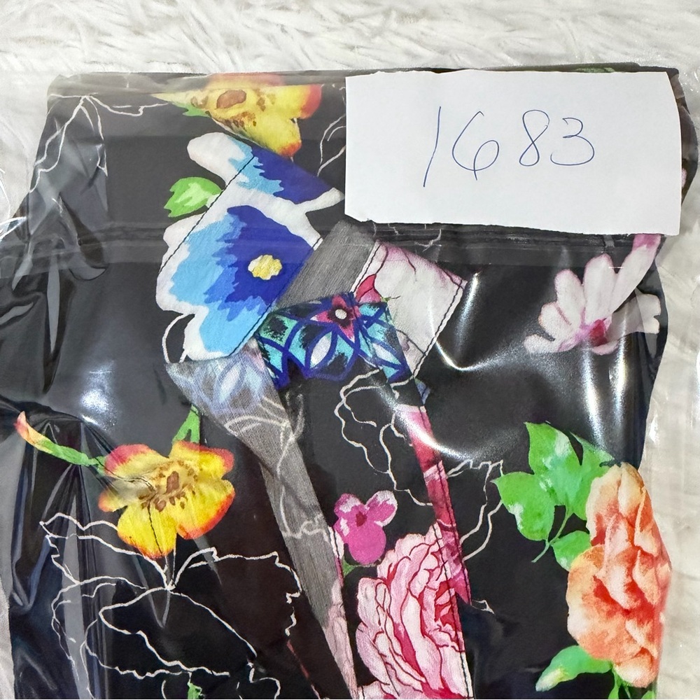 John Mark Womens Floral Button Front Tunic Top Size 1X Black Multicolor Vacation - Picture 12 of 12